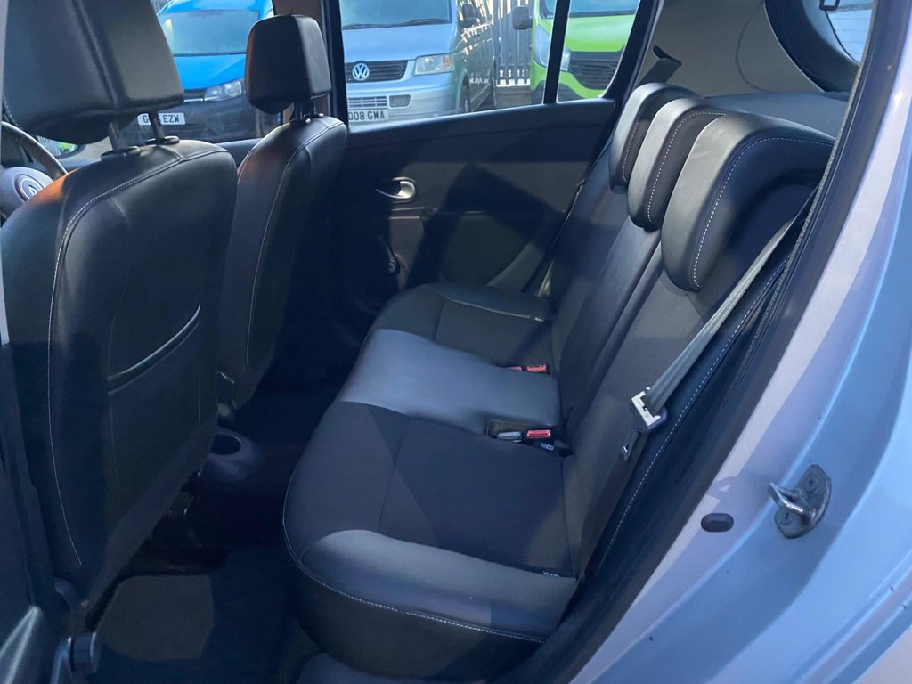 Used Renault Clio 2012 for sale - 77692538: Photo 14