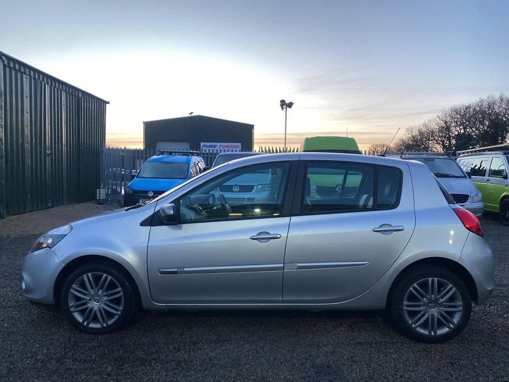 Used Renault Clio 2012 for sale - 77692538: Photo 19
