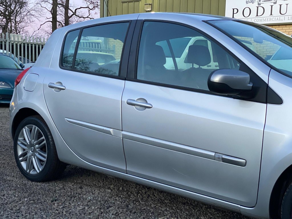 Used Renault Clio 2012 for sale - 77692538: Photo 23