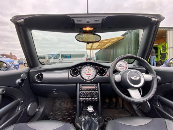 Used MINI Convertible 2007 for sale - 76304197: Photo 9