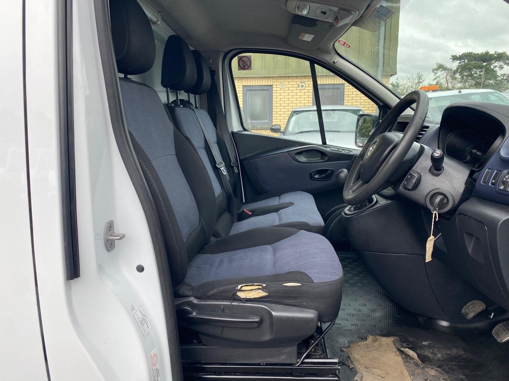 Used Vauxhall Vivaro 2016 for sale - 76303750: Photo 7