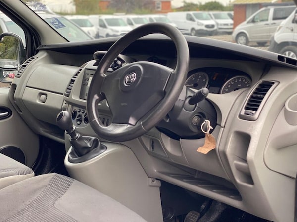 Used Vauxhall Vivaro 2010 for sale - 76111896: Photo 6