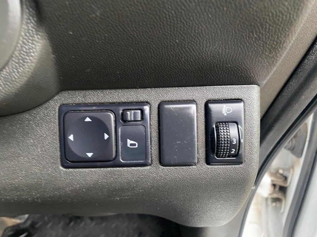 Used Nissan Navara 2013 for sale - 76686269: Photo 37