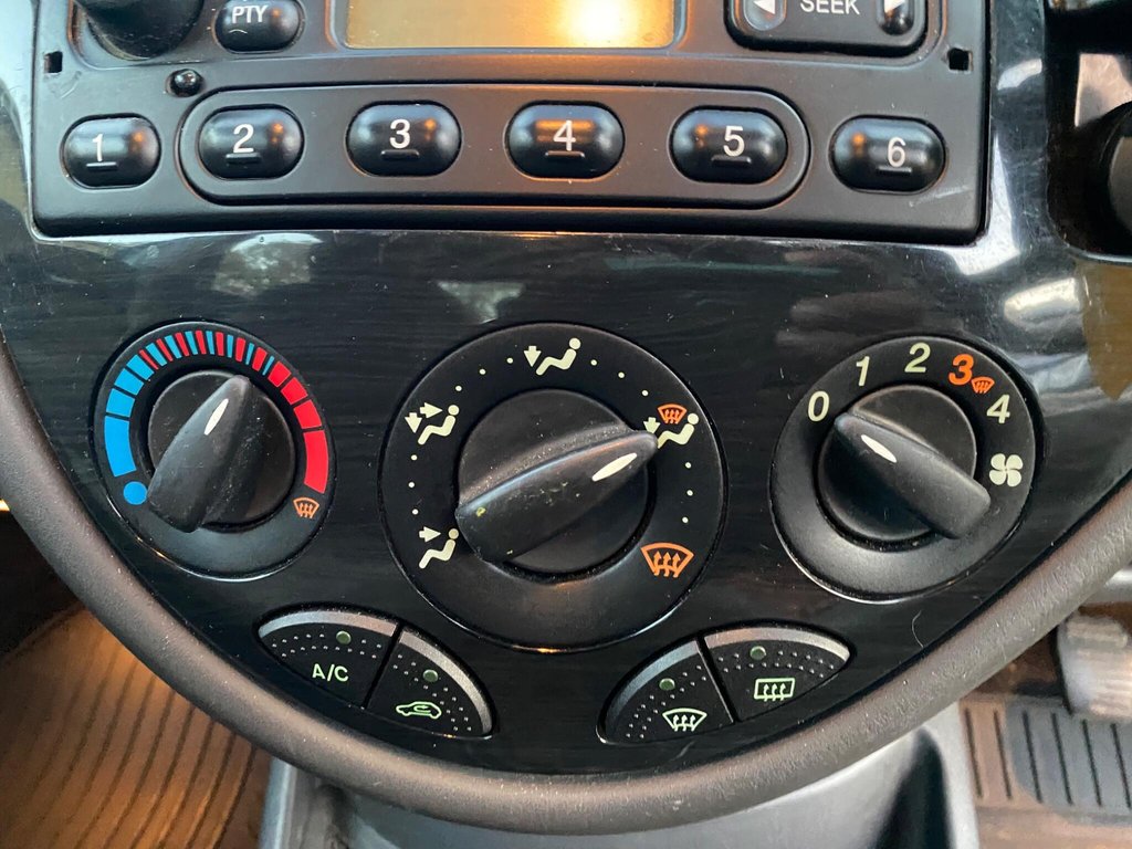 Used Ford Focus 2004 for sale - 76520656: Photo 24