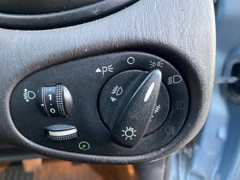 Used Ford Focus 2004 for sale - 76520656: Photo 28