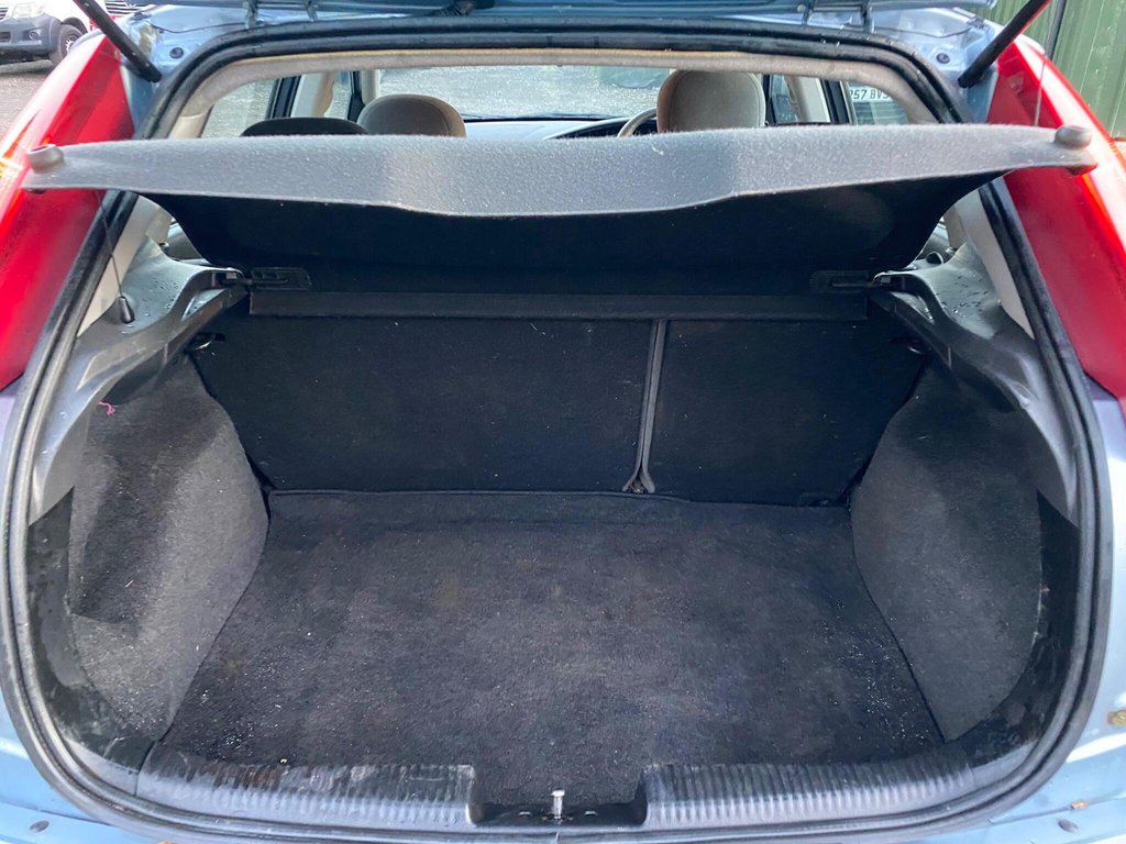 Used Ford Focus 2004 for sale - 76520656: Photo 35