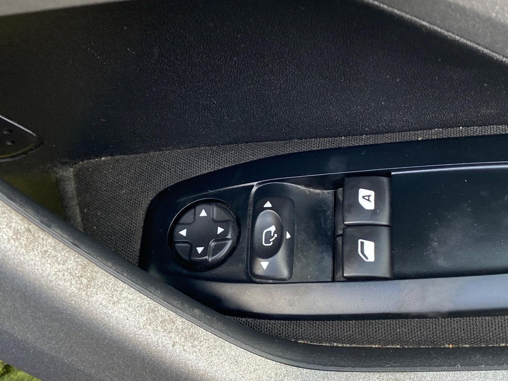 Used Peugeot 2008 2015 for sale - 77697967: Photo 48