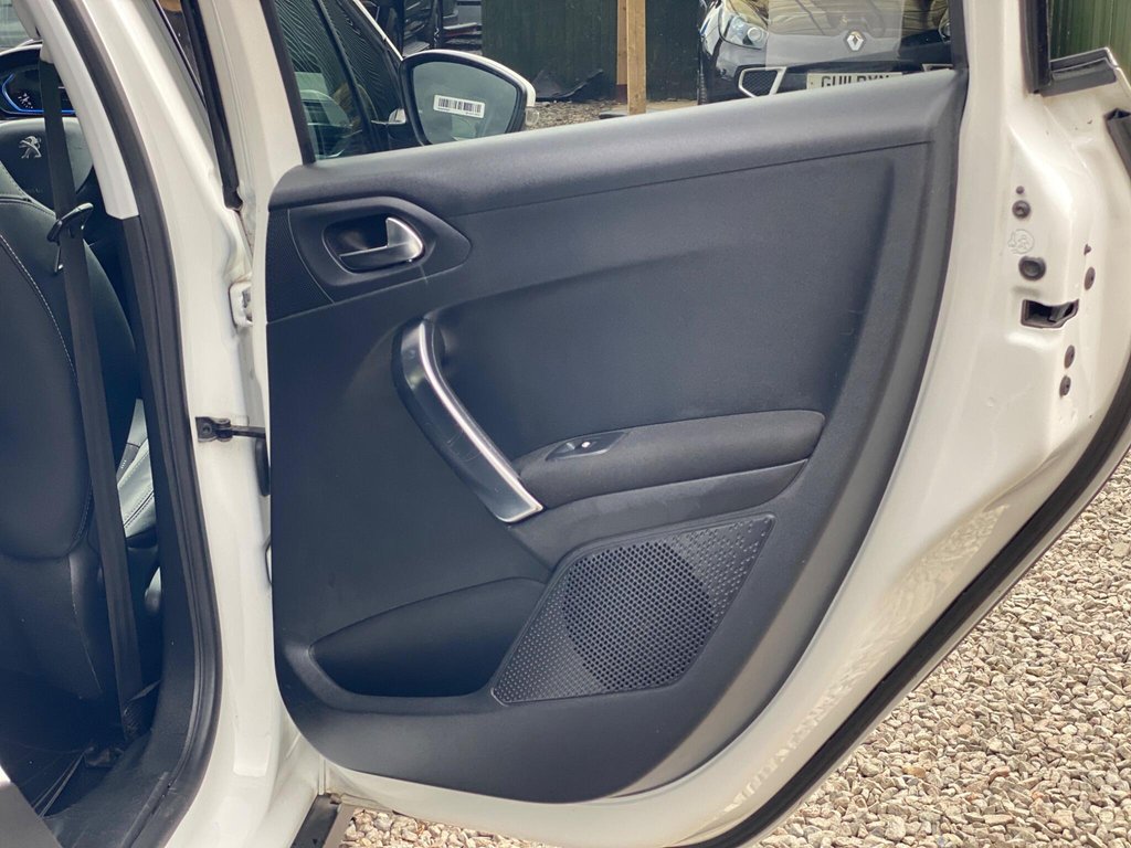 Used Peugeot 2008 2016 for sale - 76482433: Photo 47