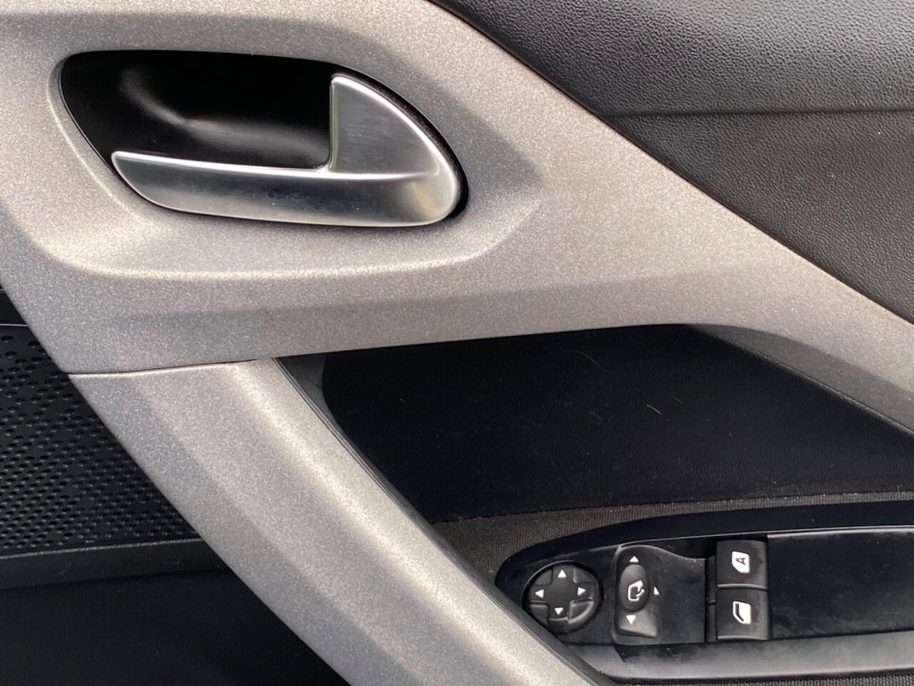 Used Peugeot 2008 2015 for sale - 76048371: Photo 44