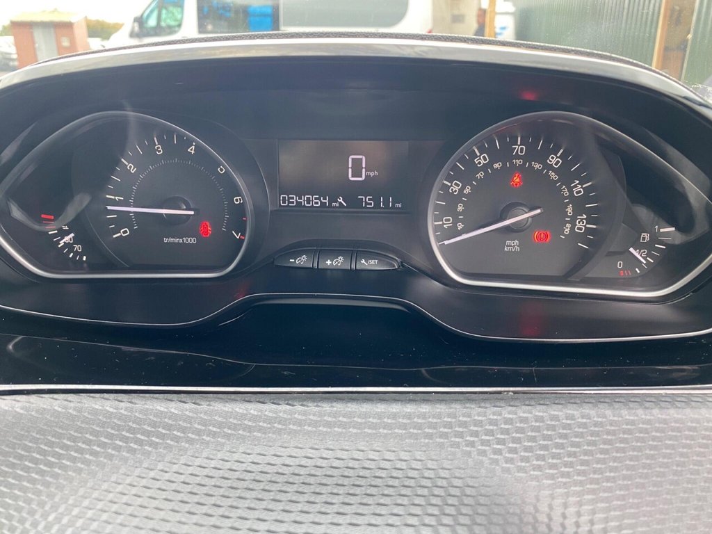 Used Peugeot 2008 2015 for sale - 76048371: Photo 9