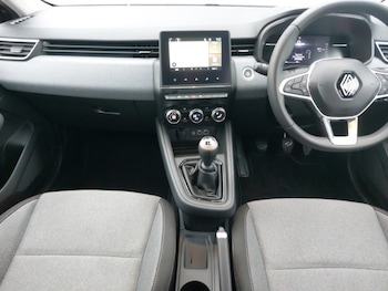 Used Renault Clio 2024 for sale - 78013663: Photo