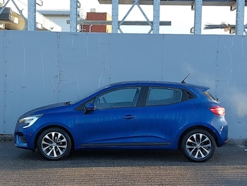 Used Renault Clio 2022 for sale - 76925252: Photo