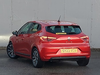 Used Renault Clio 2023 for sale - 76970591: Photo