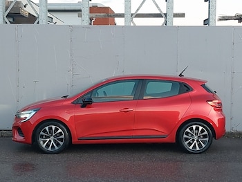 Used Renault Clio 2023 for sale - 76970591: Photo