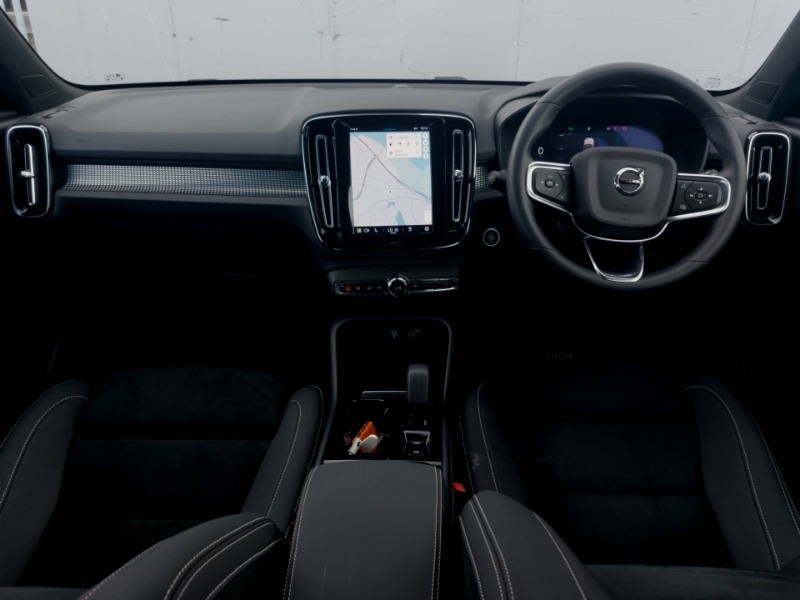 Used Volvo XC40 2024 for sale - 76737281: Photo 2