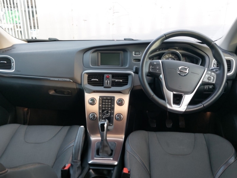 Used Volvo V40 2017 for sale - 76864506: Photo 2