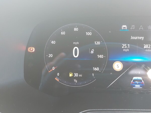 Used Renault Clio 2023 for sale - 76052645: Photo 11