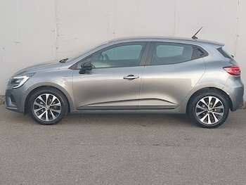 Used Renault Clio 2023 for sale - 76135329: Photo 4