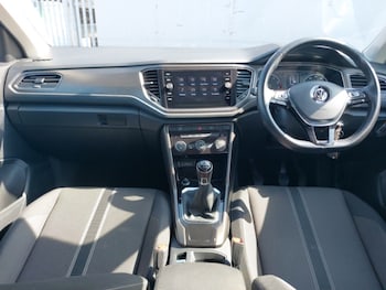 Used Volkswagen T-Roc 2018 for sale - 75608745: Photo