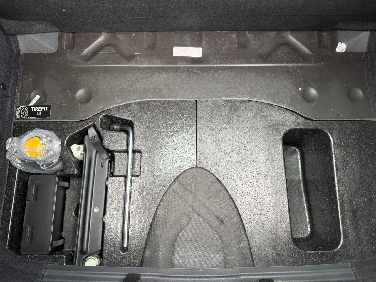 Used Chrysler Crossfire 2004 for sale - 76932214: Photo 25