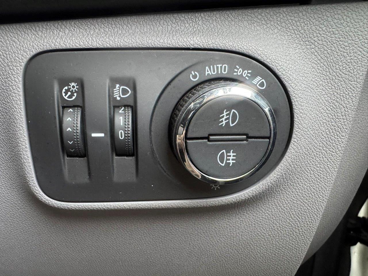 Used Vauxhall Corsa 2015 for sale - 77708522: Photo 42