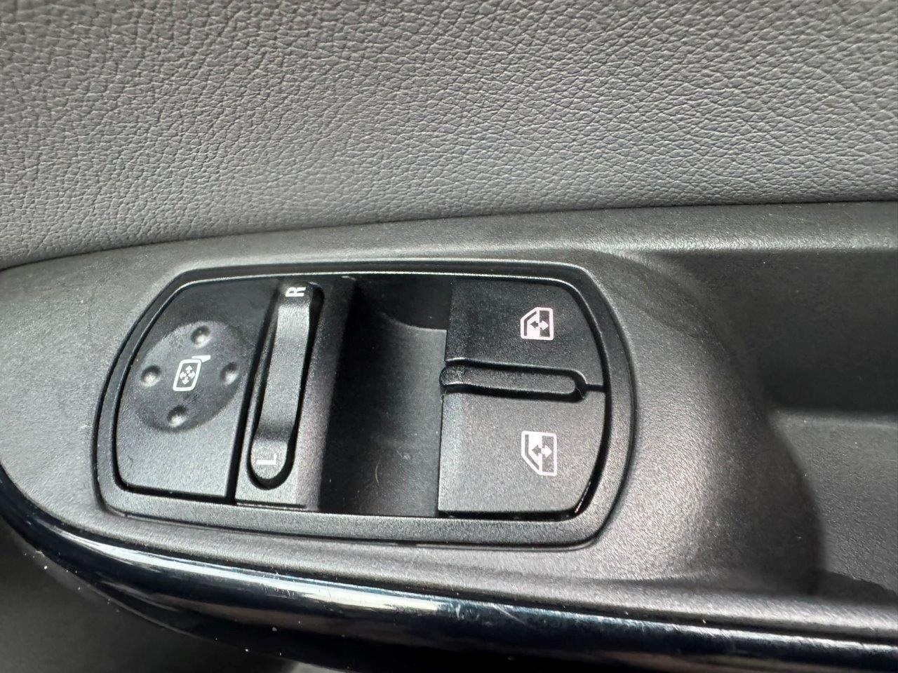 Used Vauxhall Corsa 2015 for sale - 77708522: Photo 43