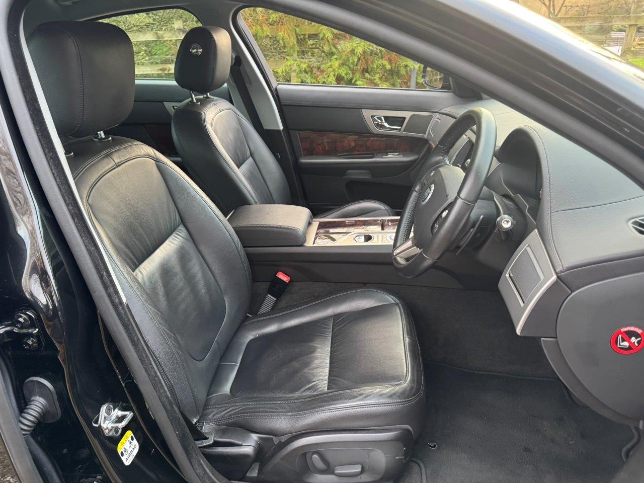 Used Jaguar XF 2010 for sale - 77450611: Photo 28