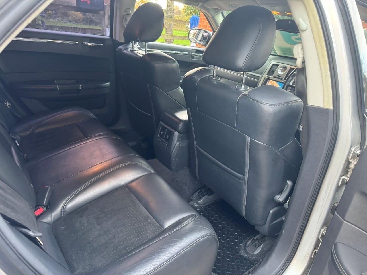 Used Chrysler 300C 2009 for sale - 76845923: Photo 26