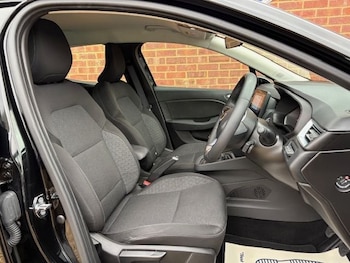 Used Renault Clio 2022 for sale - 76454323: Photo