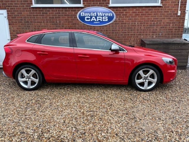 Used Volvo V40 2014 for sale - 76711329: Photo 2