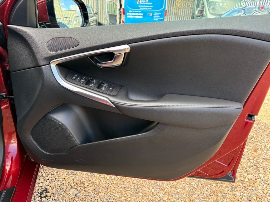 Used Volvo V40 2015 for sale - 78030672: Photo 19