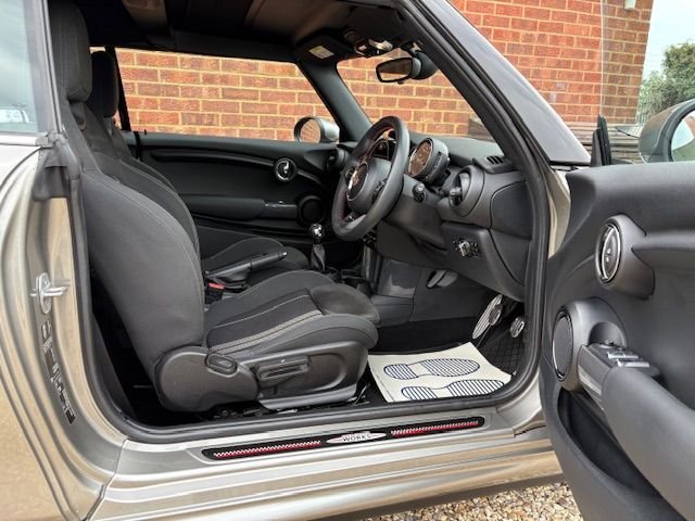 Used MINI Convertible 2019 for sale - 76162994: Photo 21