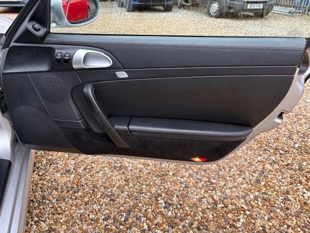 Used Porsche 911 2006 for sale - 77250680: Photo 25