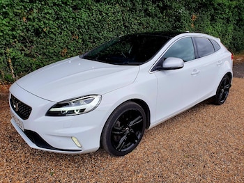 Used Volvo V40 2018 for sale - 75592955: Photo