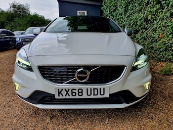 Used Volvo V40 2018 for sale - 75592955: Photo