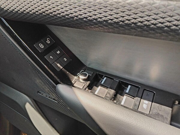 Used Land Rover Range Rover Velar 2018 for sale - 75592926: Photo 25