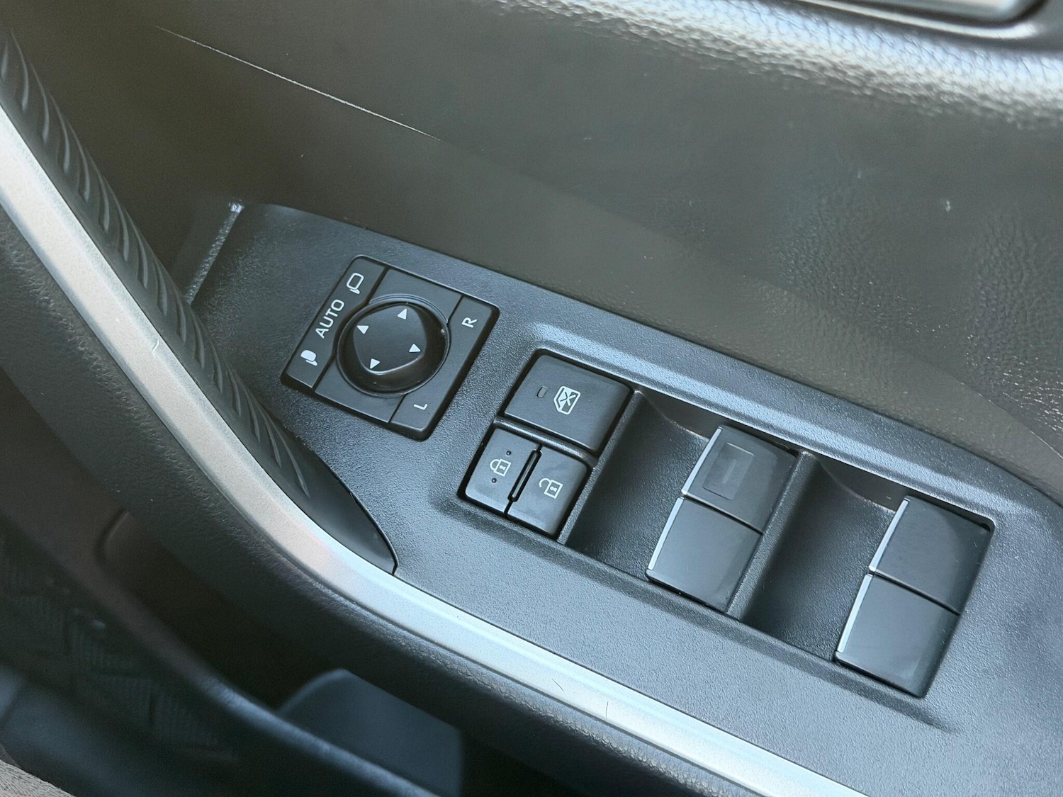 Used Toyota RAV4 2021 for sale - 76633436: Photo 27