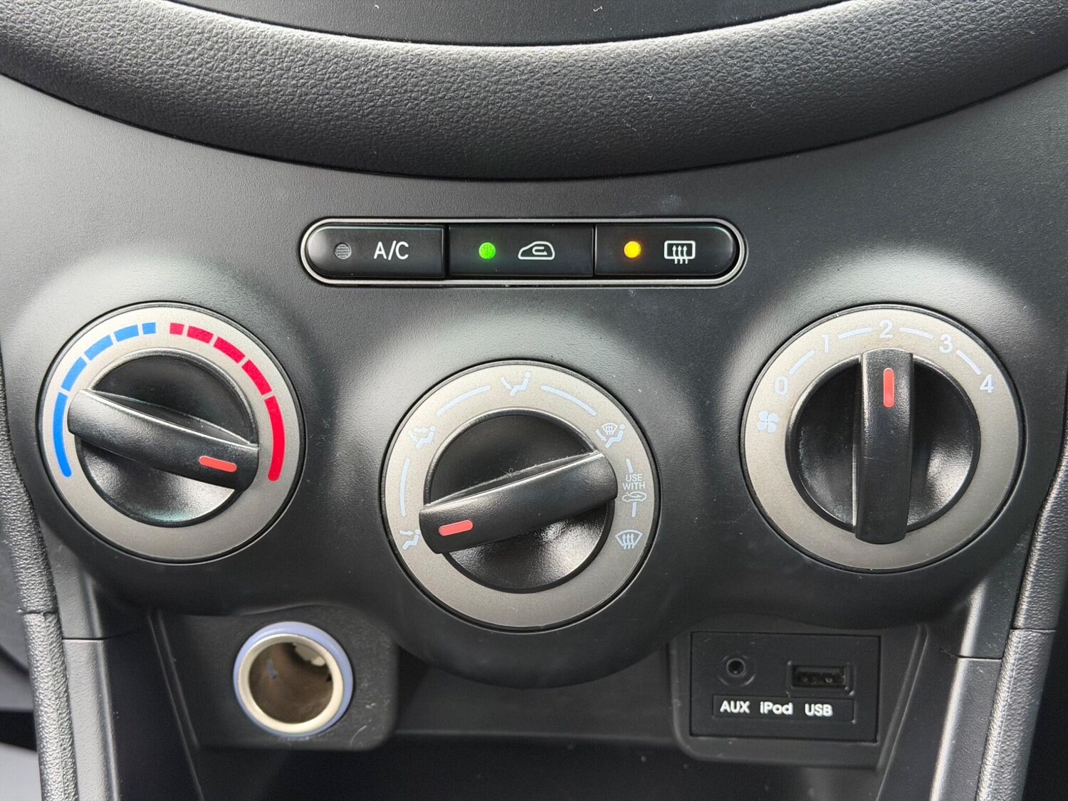 Used Hyundai i10 for sale - 77510308: Photo 29