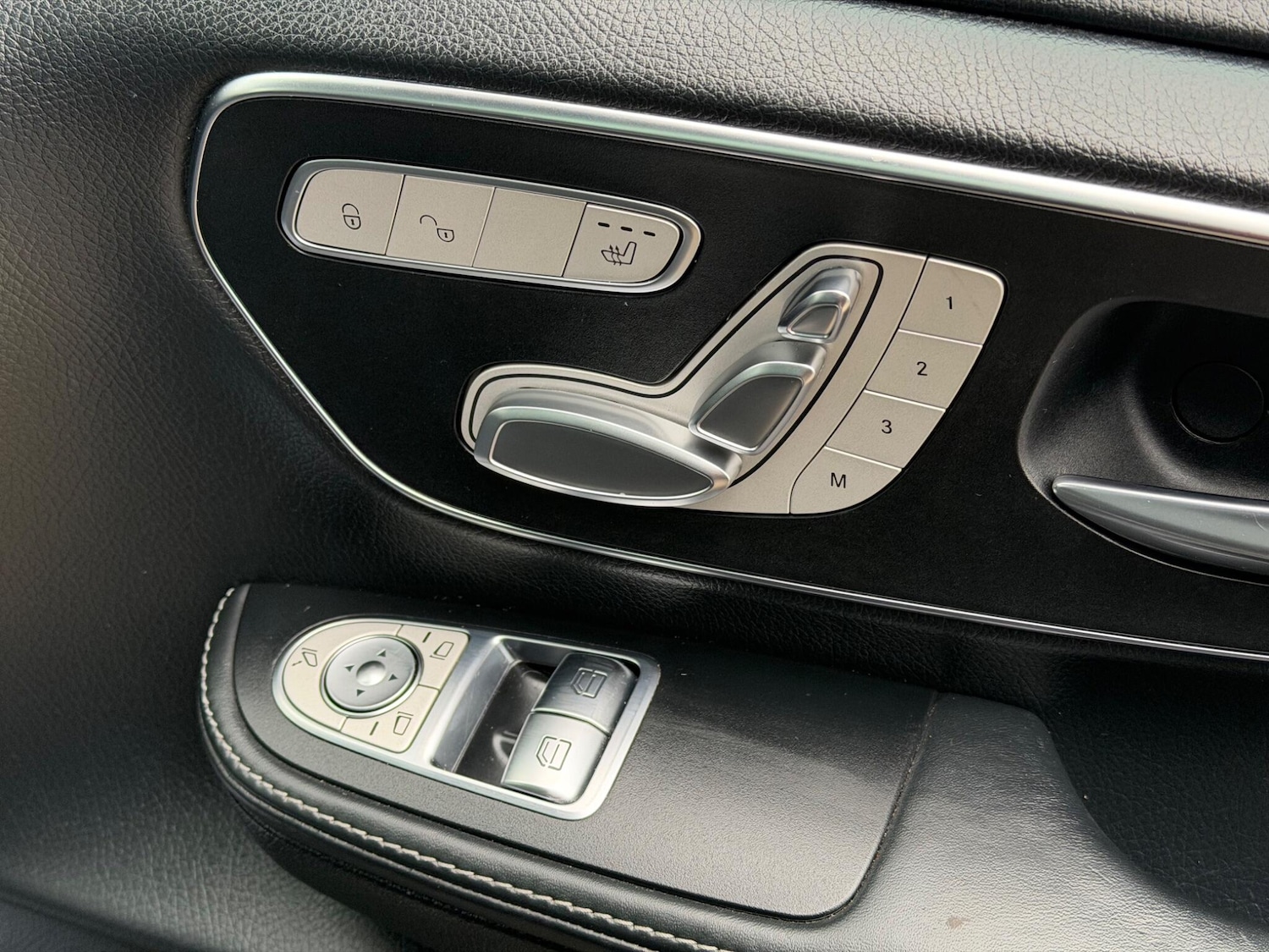 Used Mercedes-Benz V-Class 2018 for sale - 77525109: Photo 30