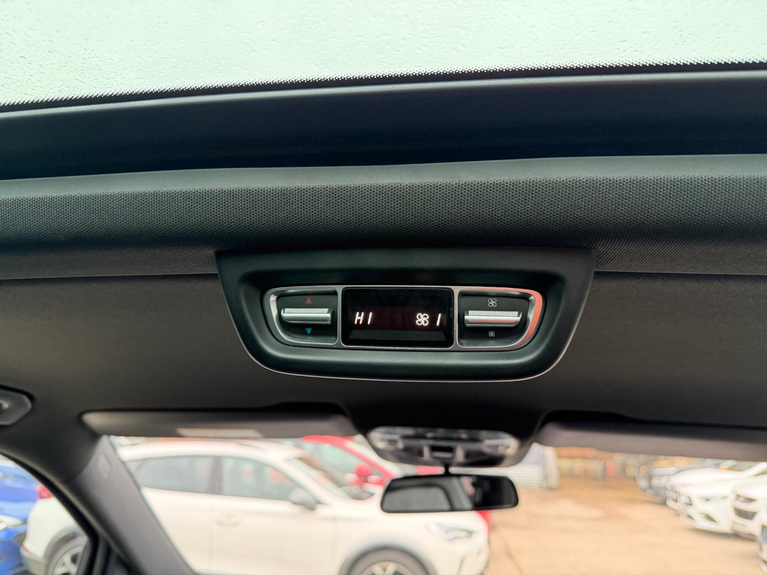 Used Mercedes-Benz V-Class 2018 for sale - 77525109: Photo 31