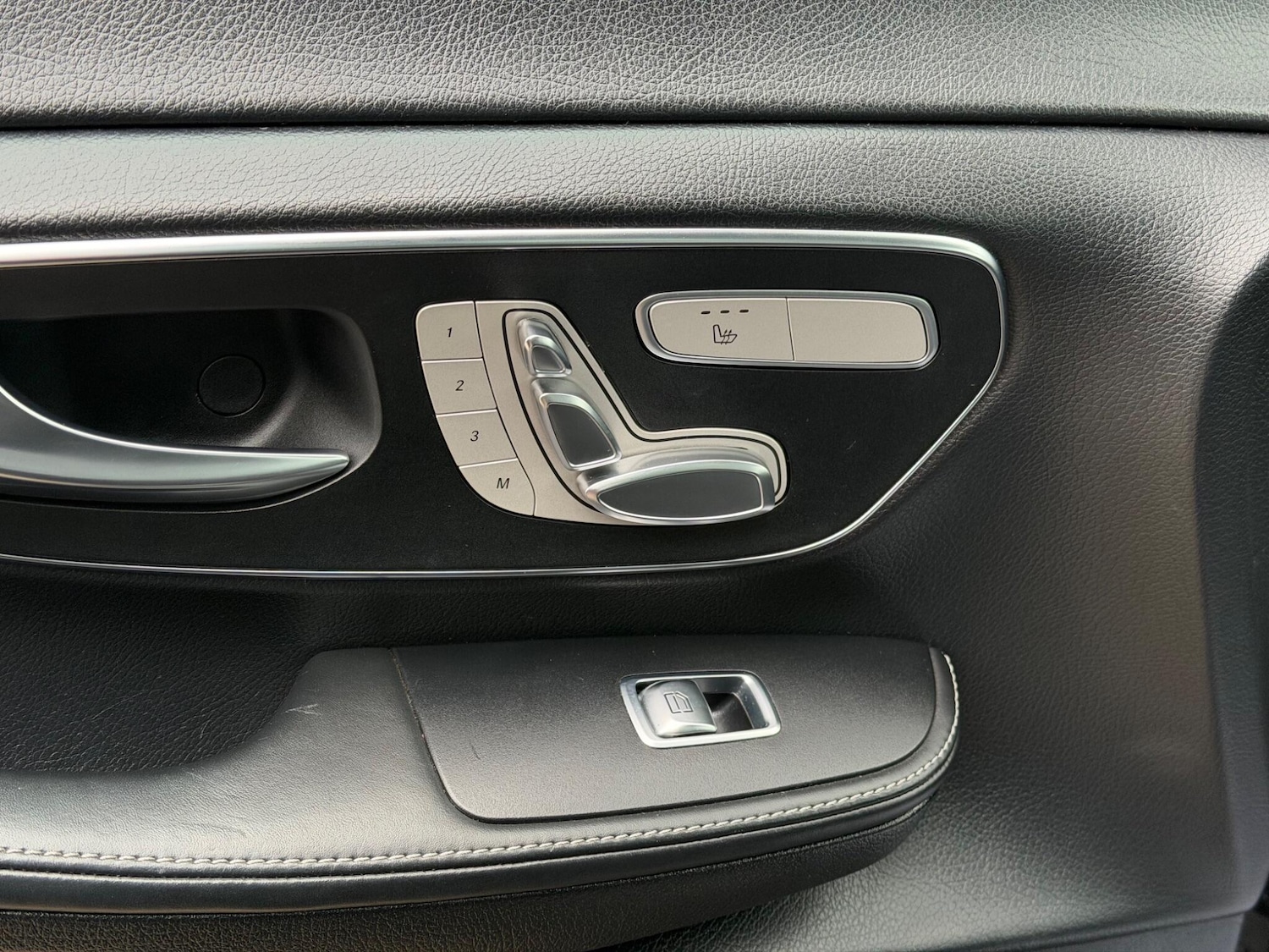 Used Mercedes-Benz V-Class 2018 for sale - 77525109: Photo 33