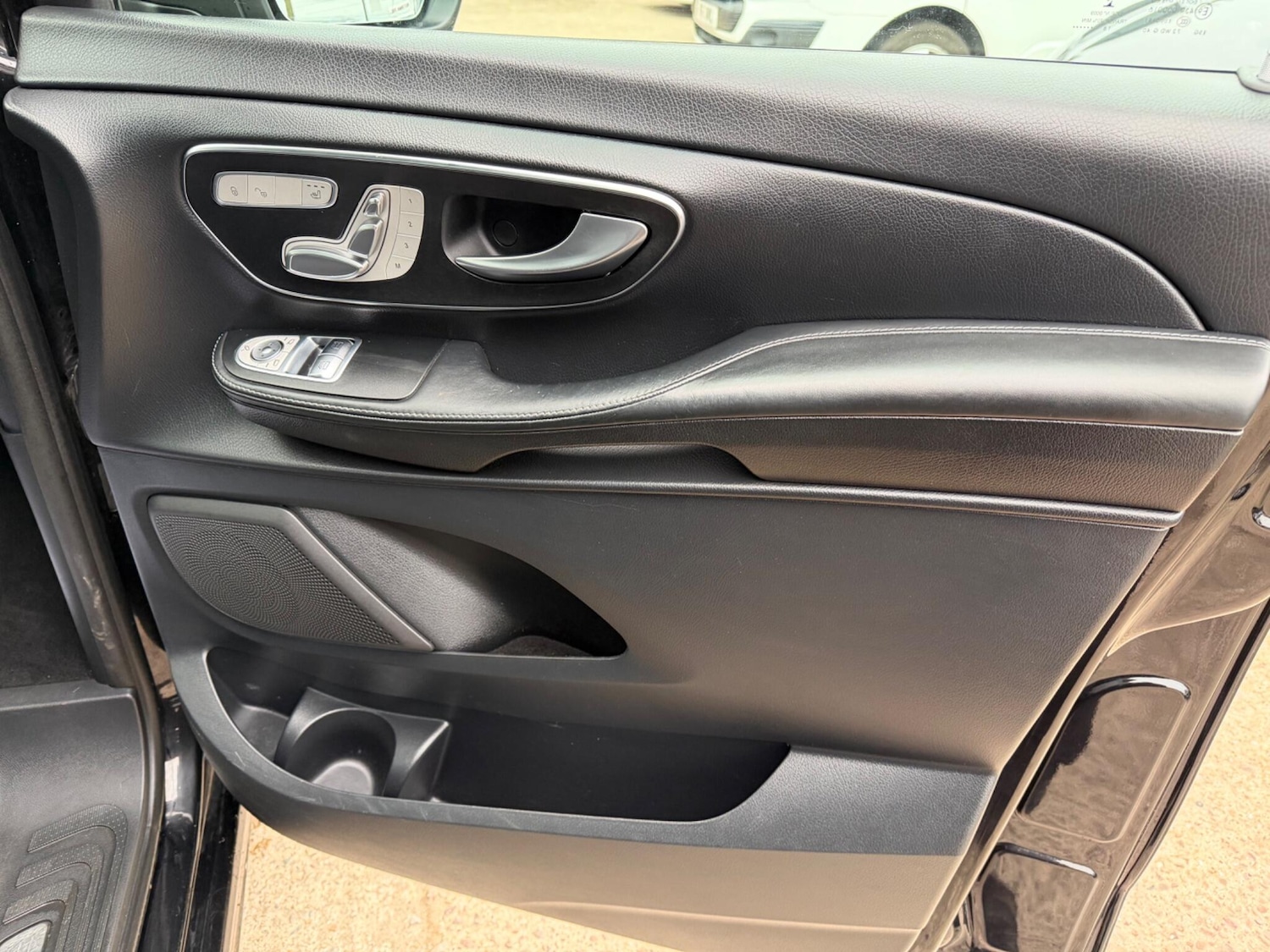 Used Mercedes-Benz V-Class 2018 for sale - 77525109: Photo 37