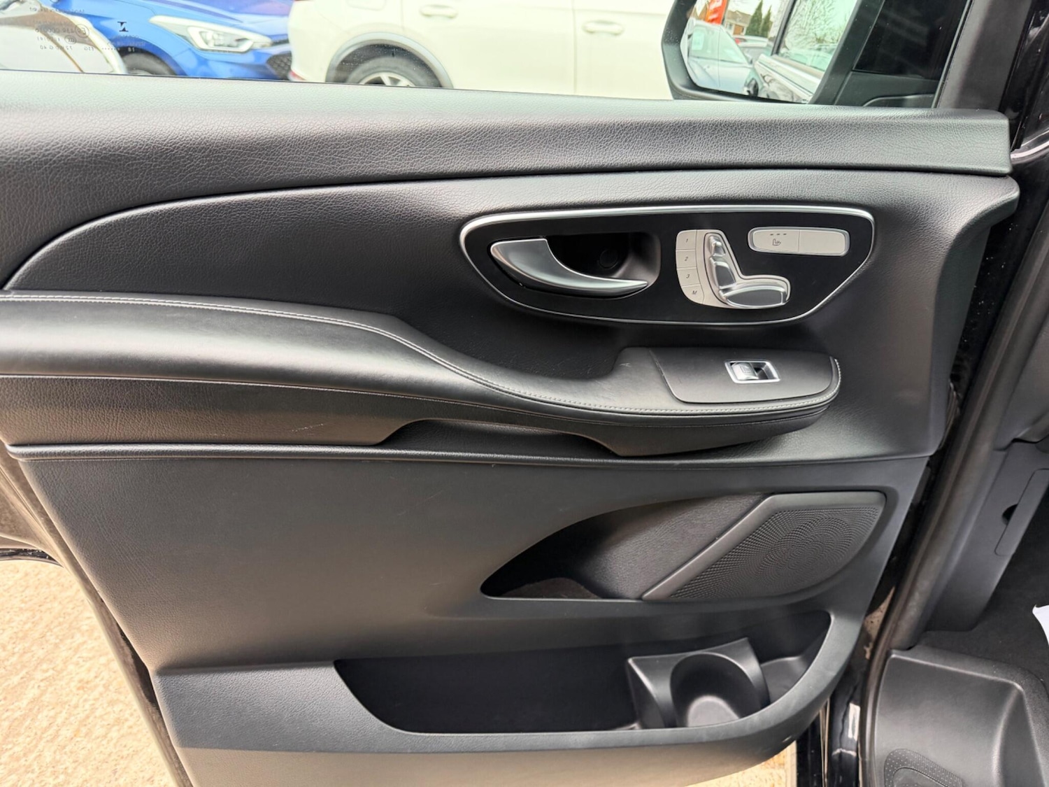 Used Mercedes-Benz V-Class 2018 for sale - 77525109: Photo 38