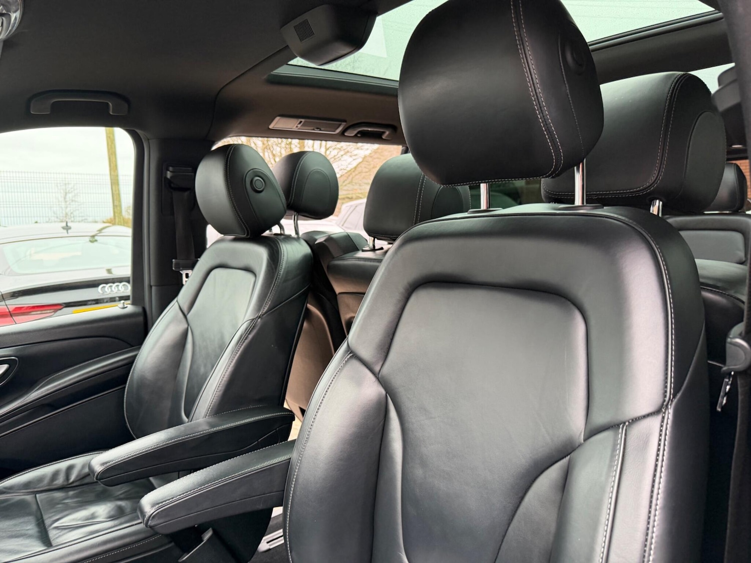 Used Mercedes-Benz V-Class 2018 for sale - 77525109: Photo 40