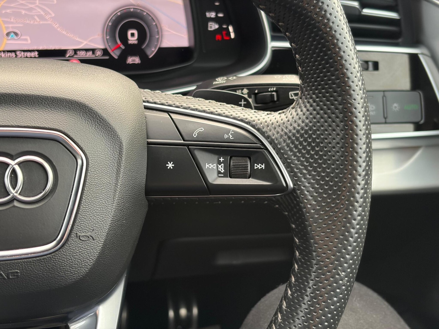 Used Audi Q7 2020 for sale - 76865392: Photo 35