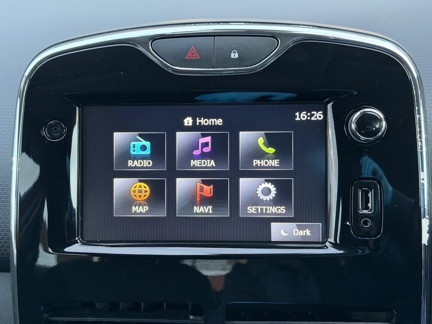 Used Renault Clio 2013 for sale - 77376867: Photo 11