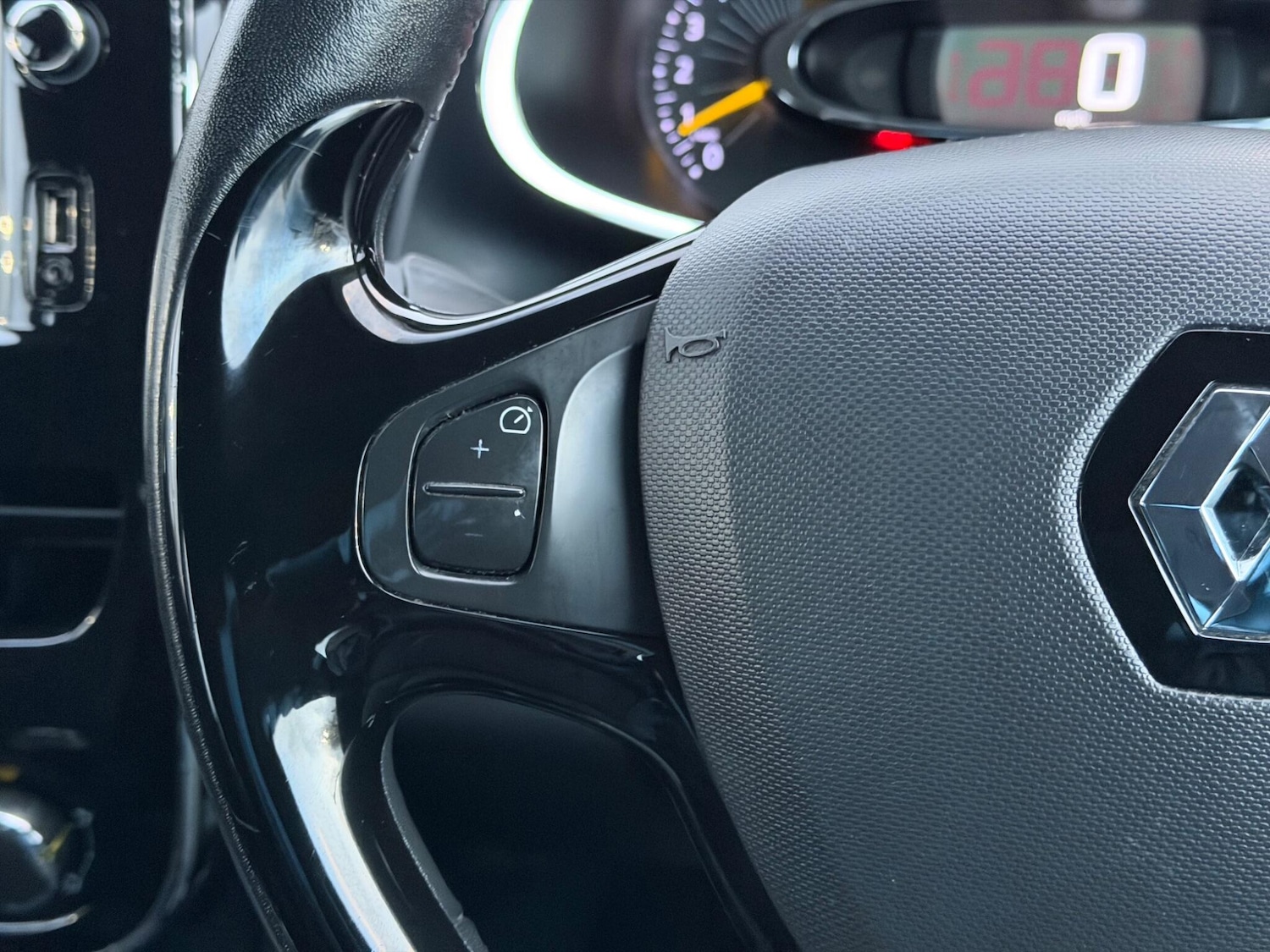 Used Renault Clio 2013 for sale - 77376867: Photo 28