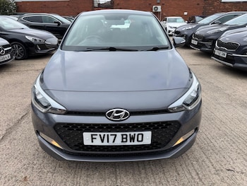 Used Hyundai i20 2017 for sale - 76282613: Photo 2