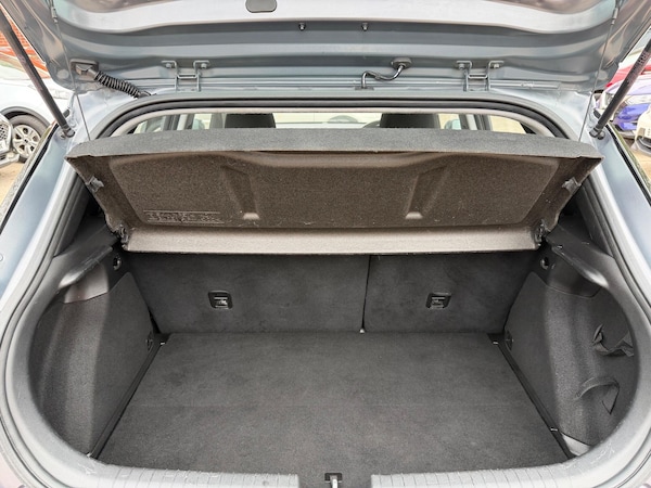 Used Hyundai i20 2017 for sale - 76282613: Photo 33