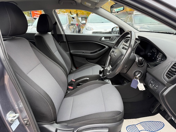Used Hyundai i20 2017 for sale - 76282613: Photo 9